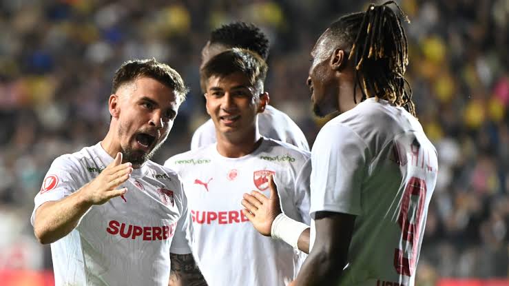 ULTIMA ORĂ: Antrenorul principal al lui Dinamo București aprobă plecarea vedetei echipei pentru o sumă uriașă de bani….